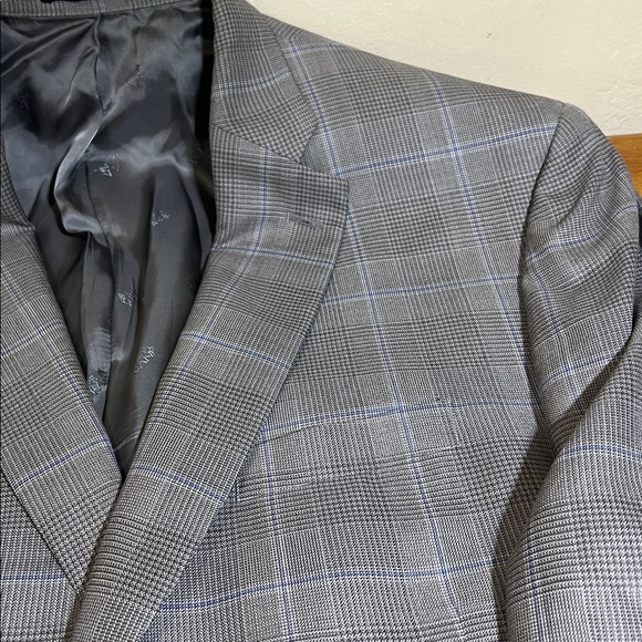 Jos A. Bank RESERVE Gray Plaid Men's Blazer Size 46 REGULAR - Picture 5 of 10